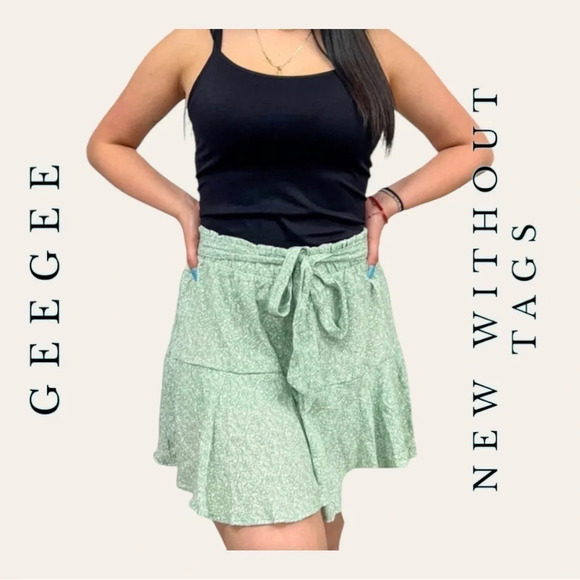 0491. Geegee FLORAL PRINT SKORT WITH TIE IN FRONT SIZE 1X GREEN/WHITE‎ IN COLOR - Picture 1 of 9